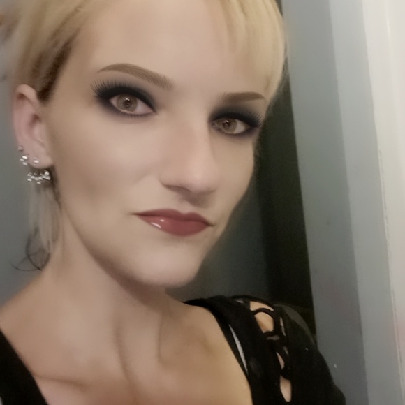 Meet your Posher, Krysta - Picture 1 of 1